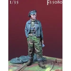 Must-Have Darius Miniatures 1 35; Waffen-SS Tanker 1