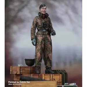 Professionale Royal Model German tanker with cigaret - WWII (1/48 scale)