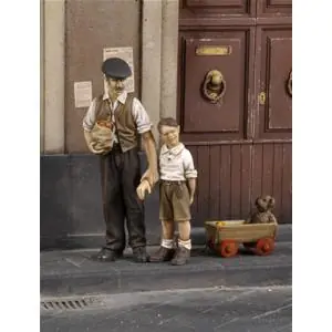 ROYAL 1 35 Civilian Man with Child Bestseller