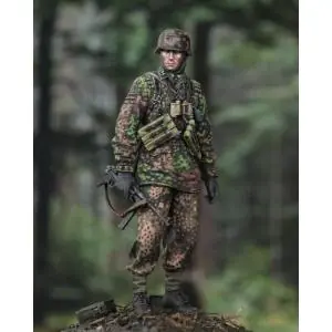 ROYAL 1 35 Waffen SS Soldier WWII (1 35) Prezzo Conveniente