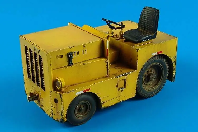 T-40 USAF TOW TRACTOR Prezzo Ridotto